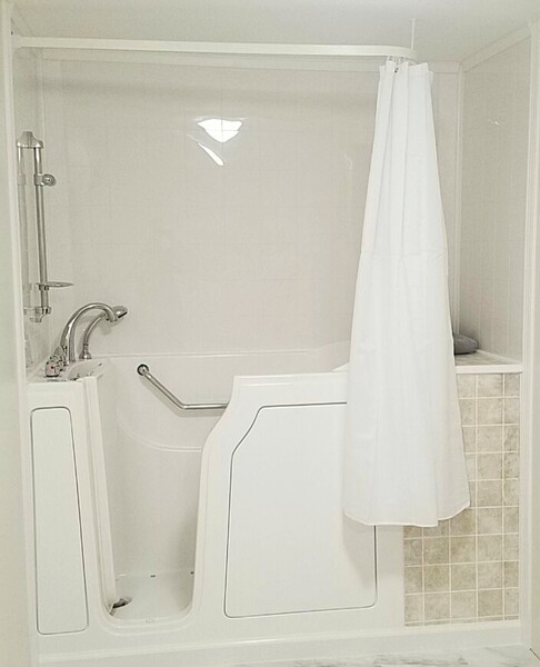 Tub to Walk In Shower Conversion in Des Moines, IA (1)