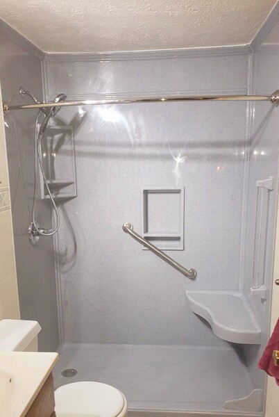 Walk In Shower Services in Des Moines, IA (1)